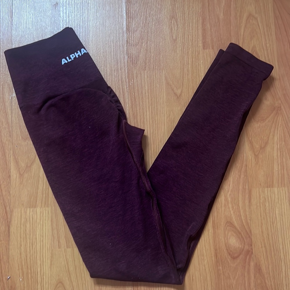Alphalete Black Cherry Amplify Leggings. Size XS